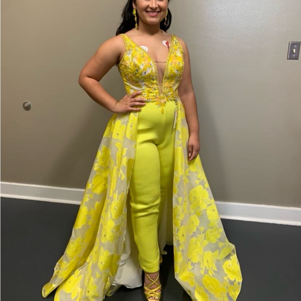 Fun fashion! Looks absolutely amazing on stage! Won multiple overall!